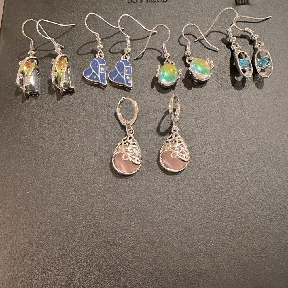 Collection of 5 small fashion earrings